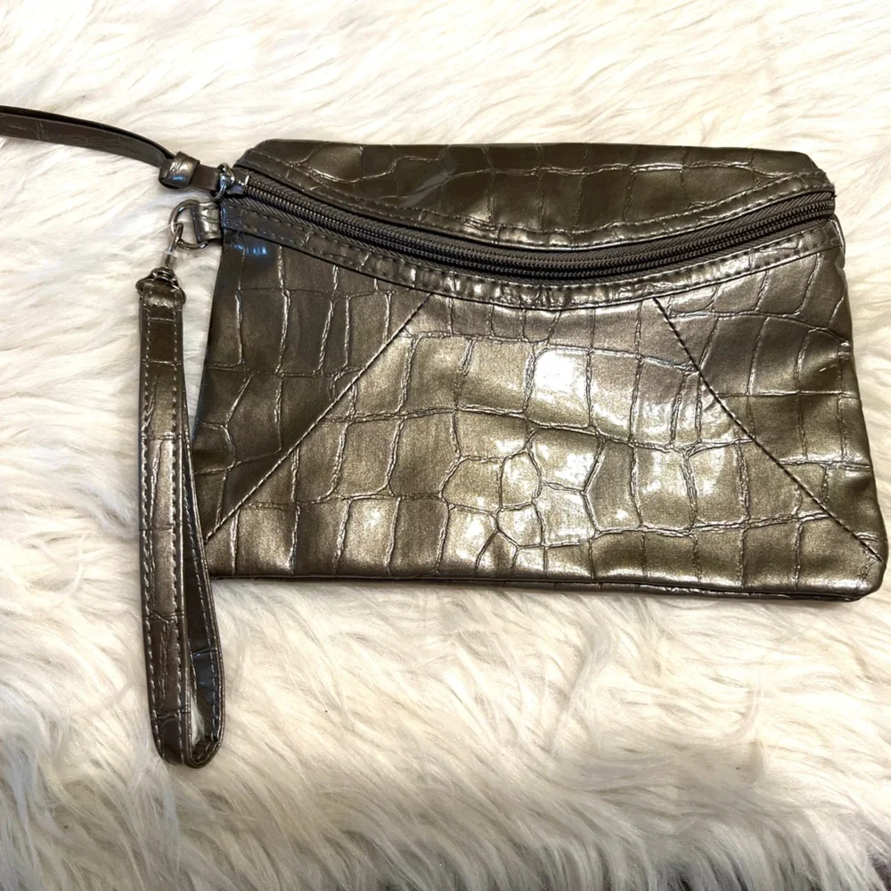 Chateau Metallic Color Clutch - Picture 4 of 10